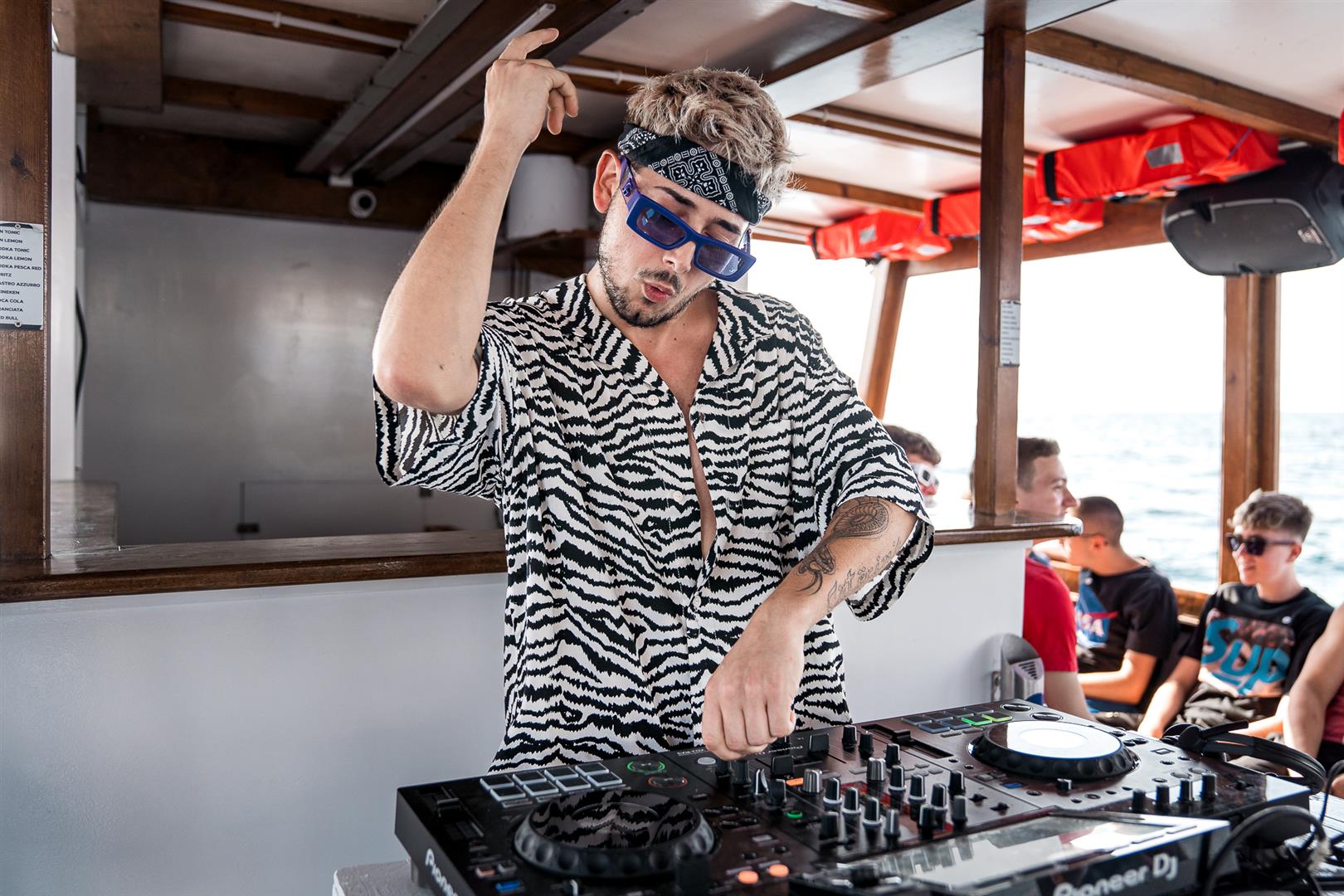 Viba Boat Party mare